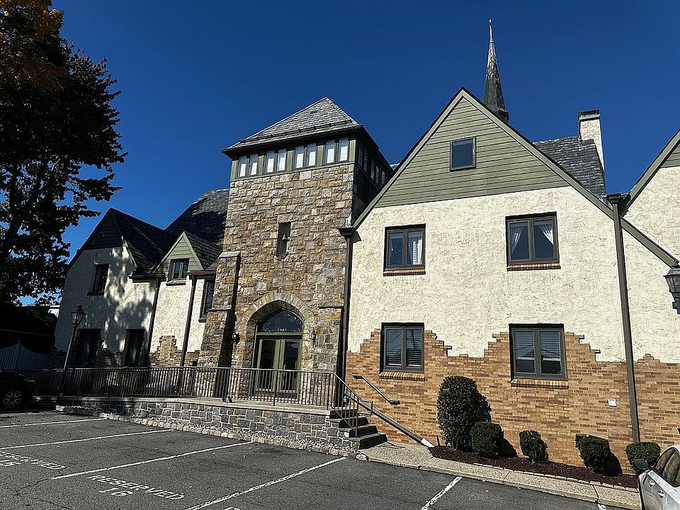 Exterior & 2 parking spots