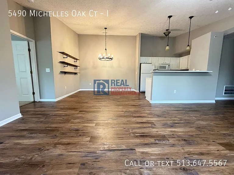 5490 Michelles Oak Ct #I — Photo 3