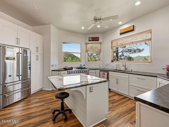 5th image of 225 Crestwood E
