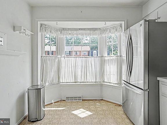 4th image of 226 Commons Dr NW
