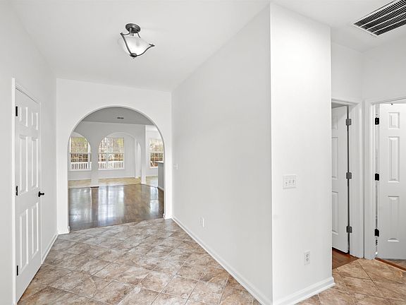 3rd image of 4485 Farm Lake Dr.