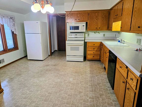 3rd image of 29 Lawndale Ave