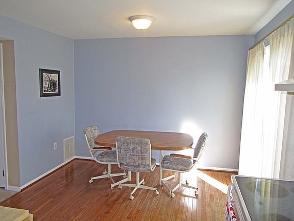 Kitchen Eating Area