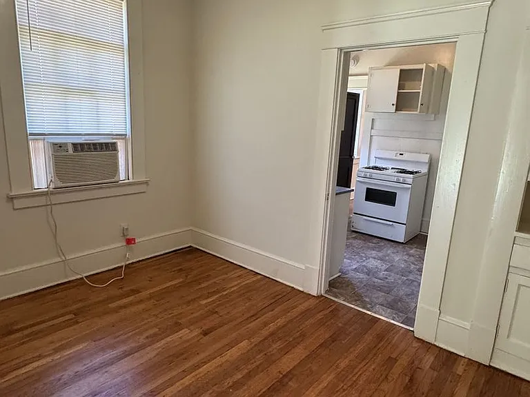 2121 Winona Ave #335 — Photo 4