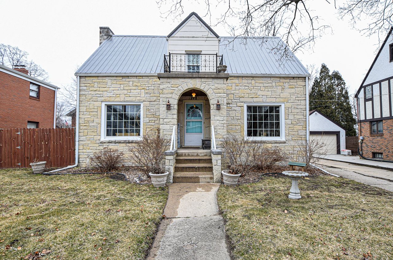 715 Burr Oak Ct, Delavan, WI 53115 Zillow