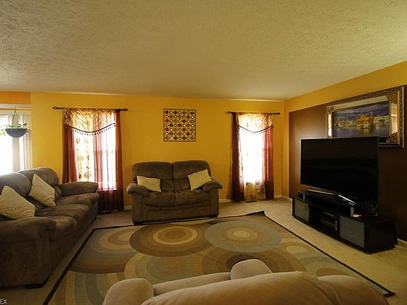 5th image of 1321 Tinkers Green Dr