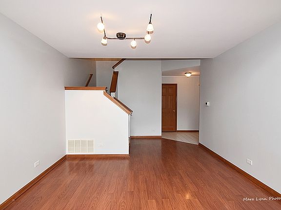 4th image of 120 Red Rose Dr
