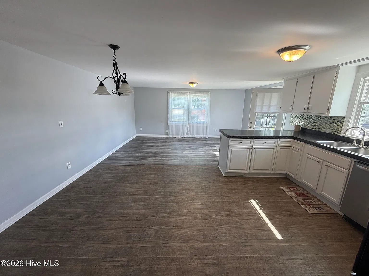 3 bed, 1.0 bath, $1,350 — Photo 4