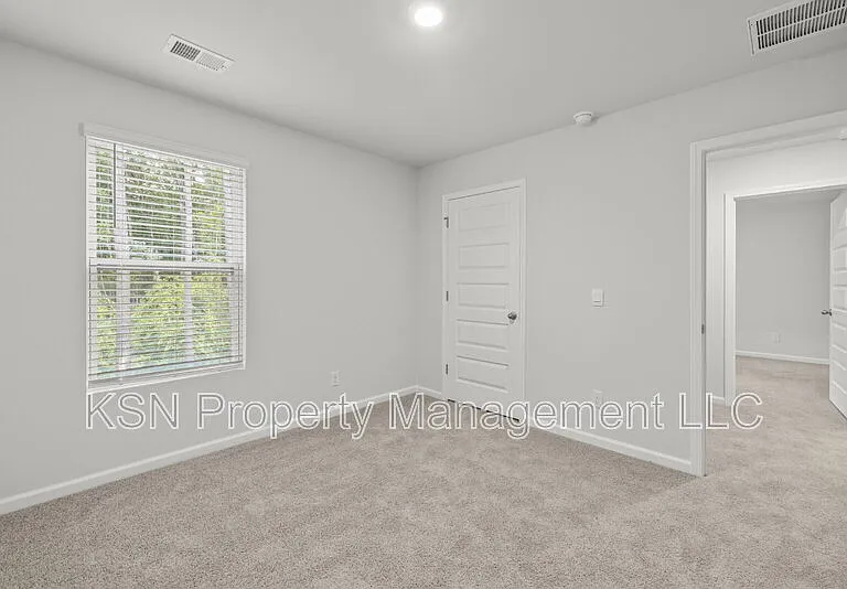 129 Azure Dr — Photo 29