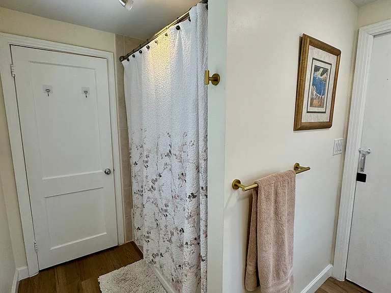 Alcove tub area offers privacy in Jack n Jill full bath