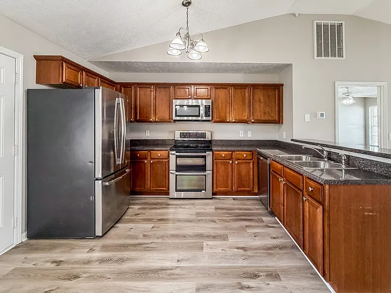 2116 Cason Trl — Photo 6