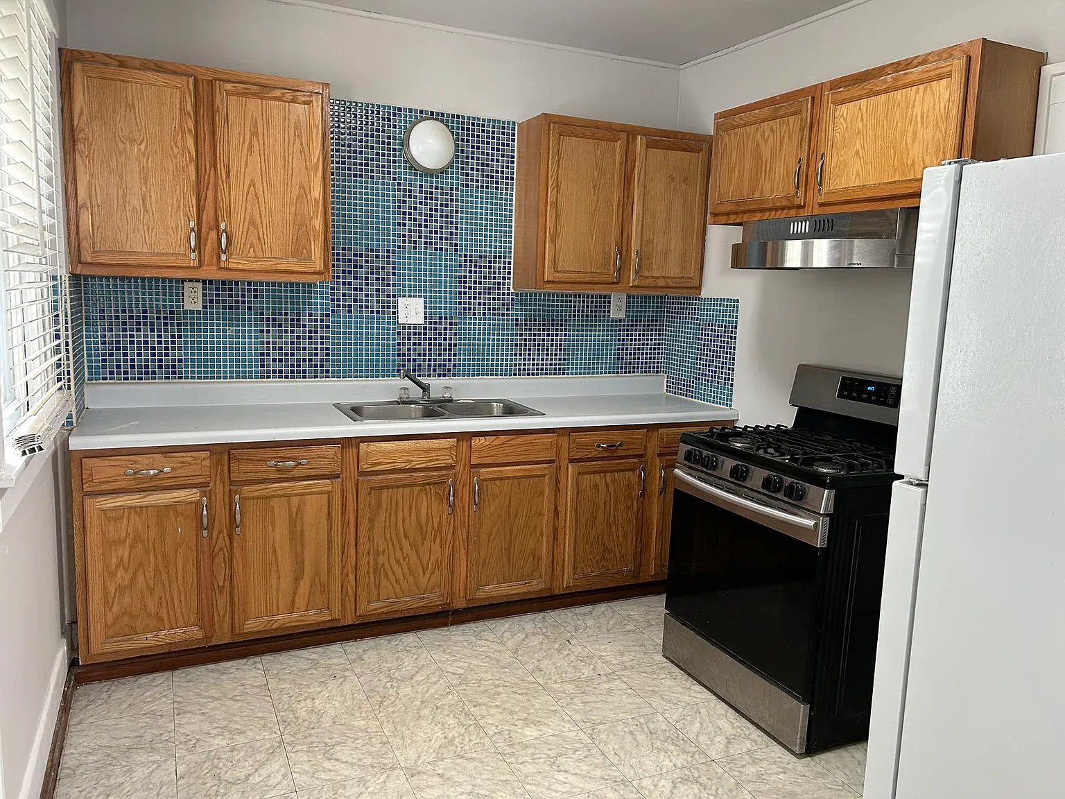 3 bed, 1352 sqft, $1,320 — Photo 3