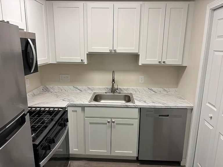 6229 Lincolnshire Ct SE #11 — Photo 4