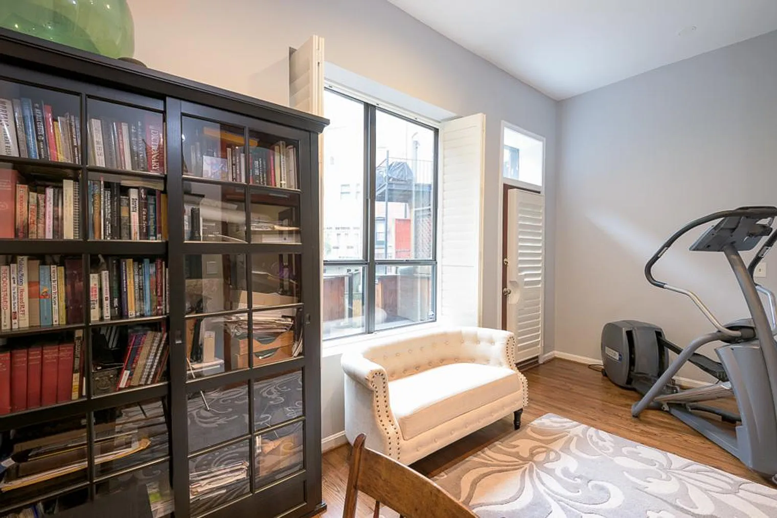2 bed, 1.0 bath, 26909 sqft, $6,119 — Photo 4