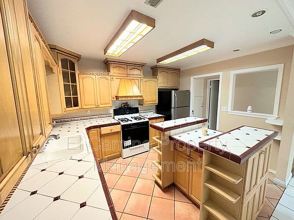 5th image of 3510 Loma Ln