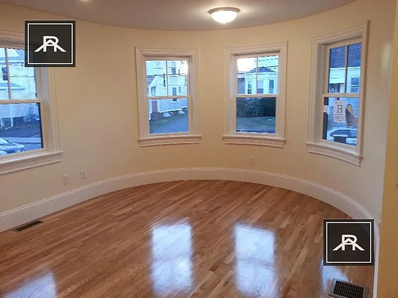 3 bed, 3.0 bath, 1400 sqft, $4,800 — Photo 3