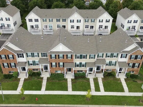1006 Neubauer Cir, Lindenhurst, IL 60046