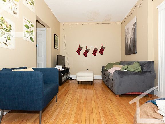 2nd image of 76 Egmont St APT 5