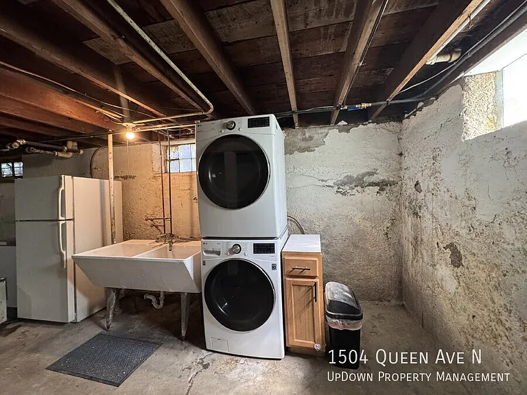 1504 Queen Ave N — Photo 28