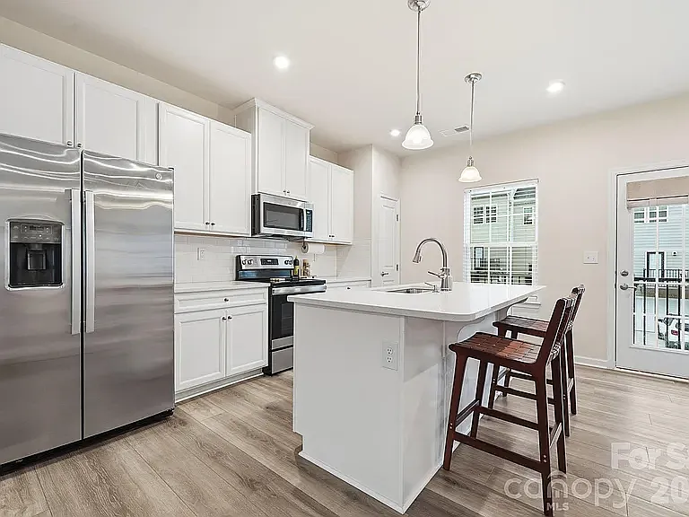 2409 Autumn Olive Ln — Photo 3