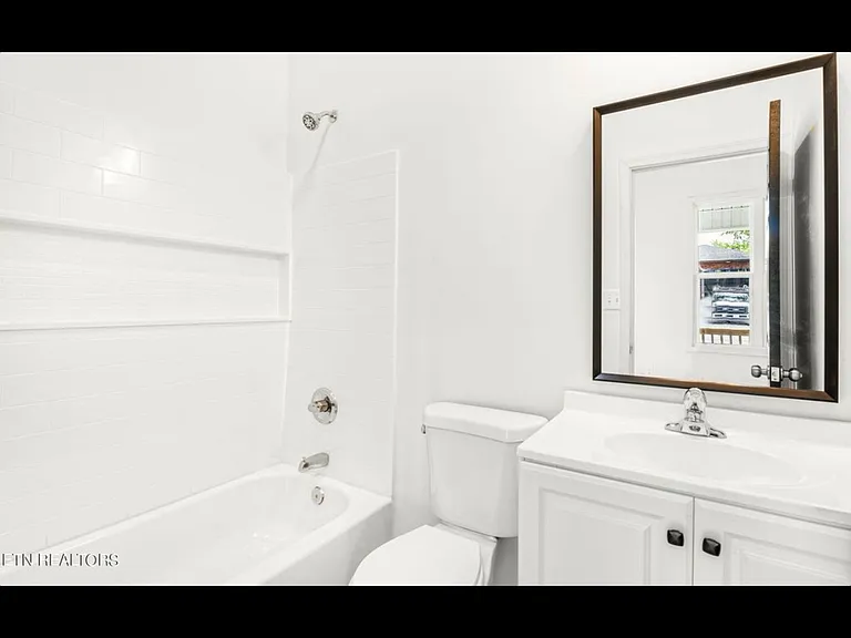 2307 Linden Ave #B — Photo 12