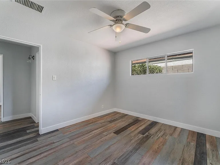 1921 Franklin Ave — Photo 8