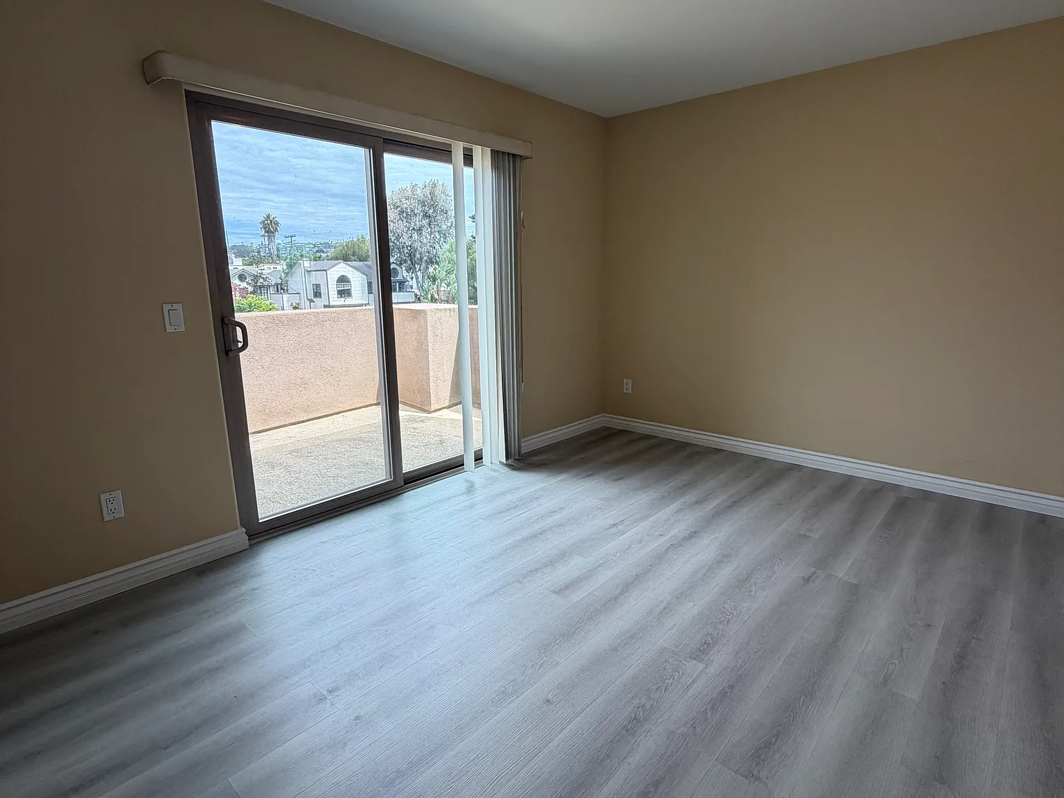 3 bed, 1448 sqft, $6,100 — Photo 4