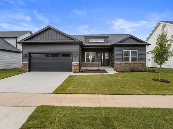23 Meadow Dr, Monticello, IL 61856