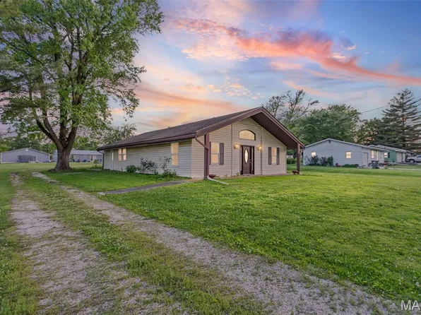 906 E Prairie St, Jerseyville, IL 62052
