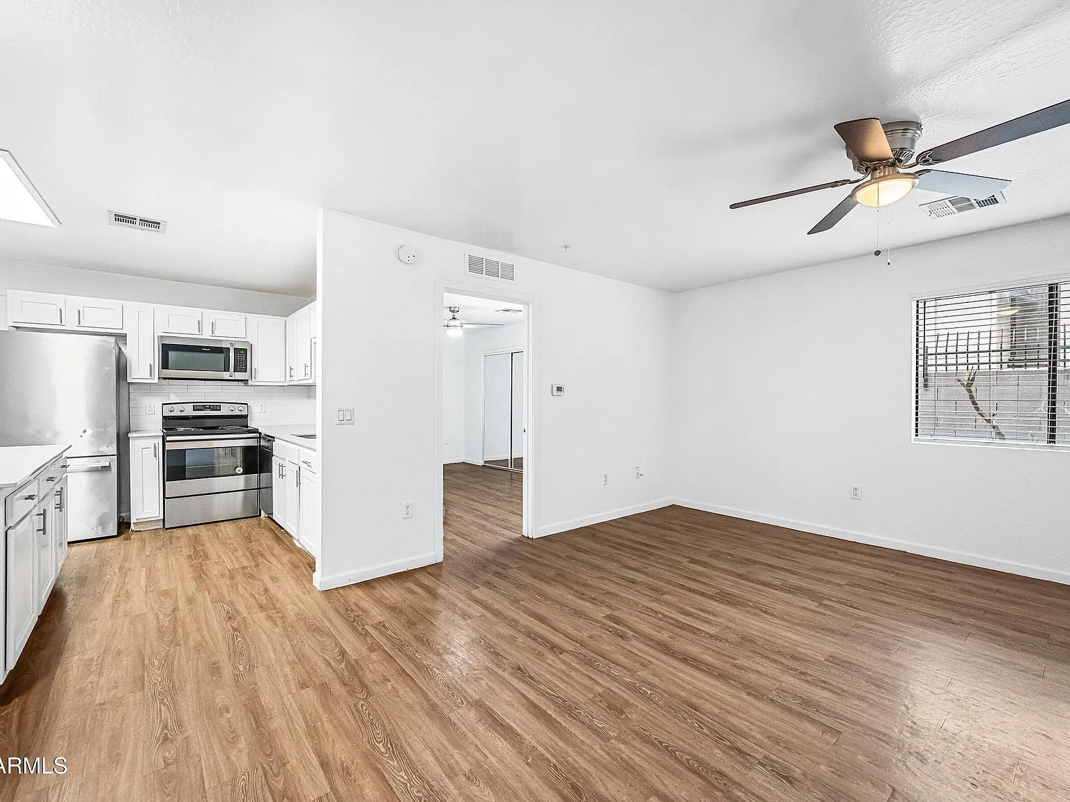 3 bed, 2.0 bath, 1161 sqft, $1,299 — Photo 3