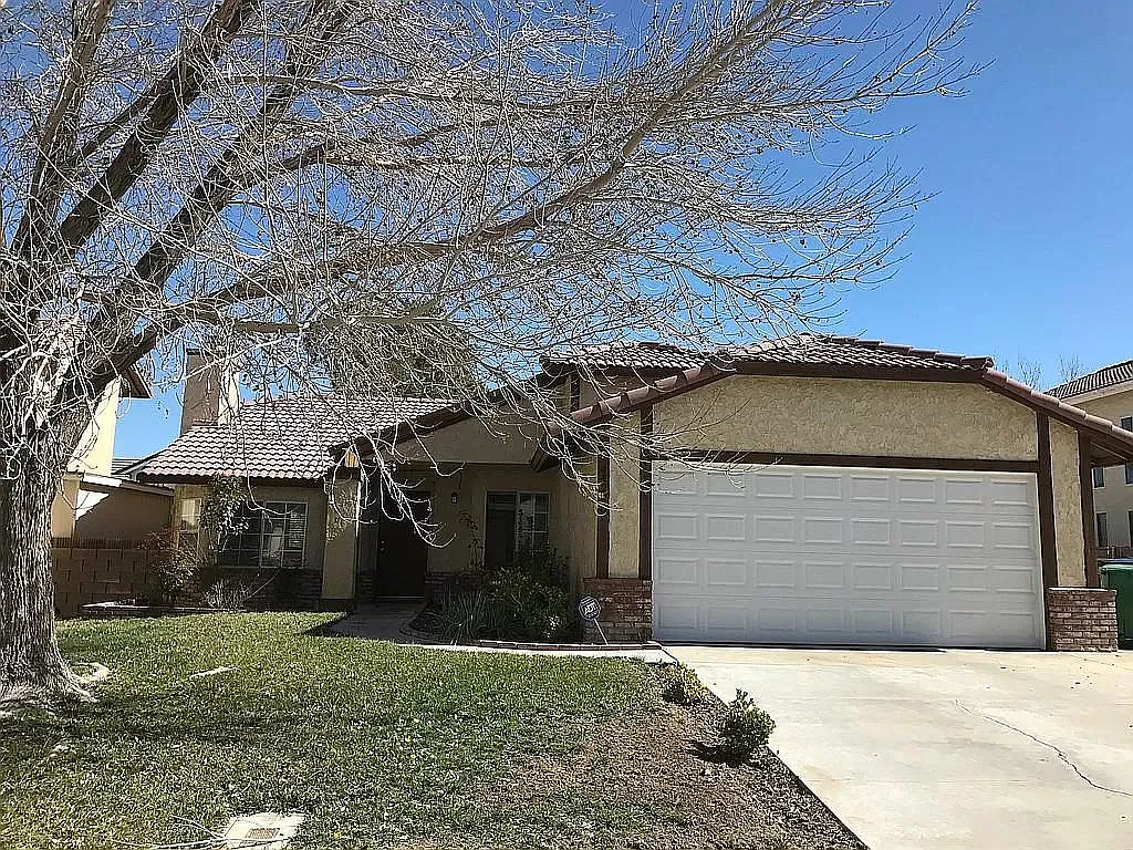 3 bed, 1324 sqft, $2,800 — Photo 1