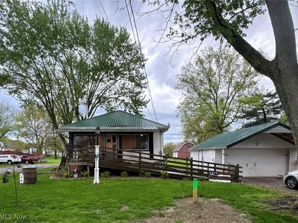 7069 Flenner St SW, Navarre, OH 44662