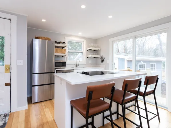 44 Lafayette Ave, South Kingstown, RI 02879