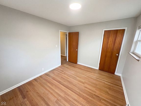 4th image of 10209 Broadway St