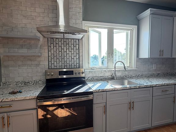 2nd image of 68 W Britannia St