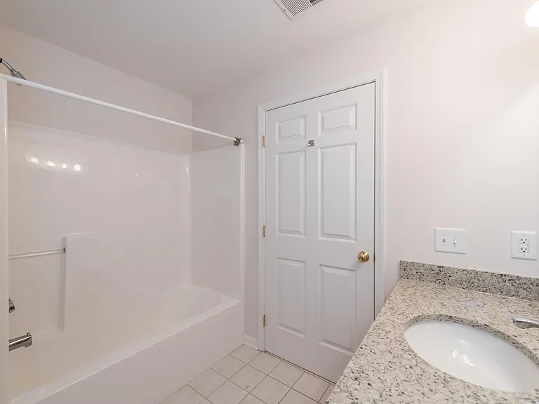 2800 S Knightsbridge Cir — Photo 14
