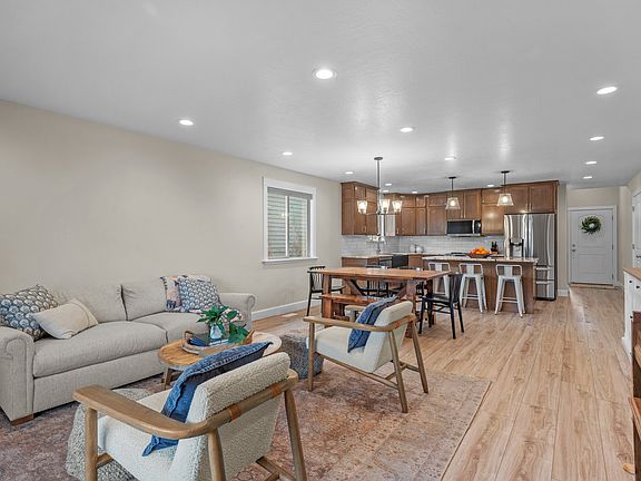 5th image of 1896 W 800 N