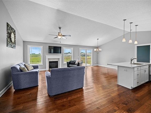 3rd image of 1060 Juniper Dr