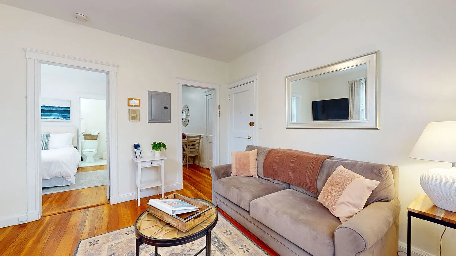 1 bed, 1.0 bath, 699 sqft, $3,558 — Photo 4
