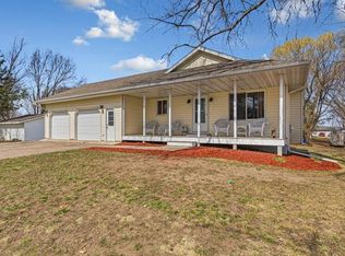 526 Beaver St E, Belle Plaine, MN 56011