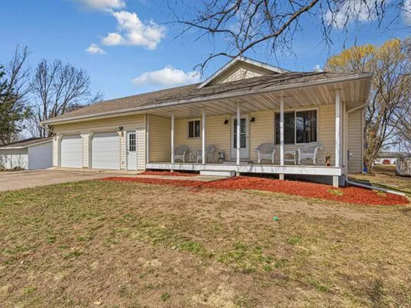 526 Beaver St E, Belle Plaine, MN 56011