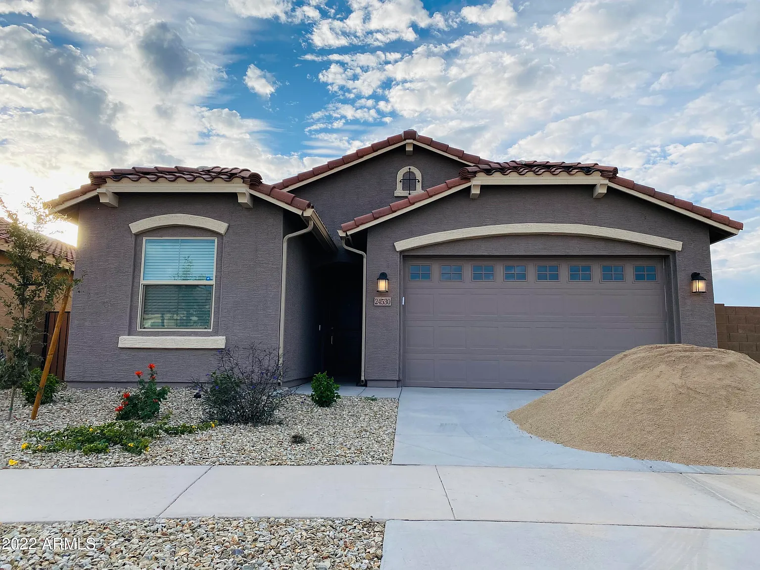 5 bed, 1939 sqft, $2,299 — Photo 1
