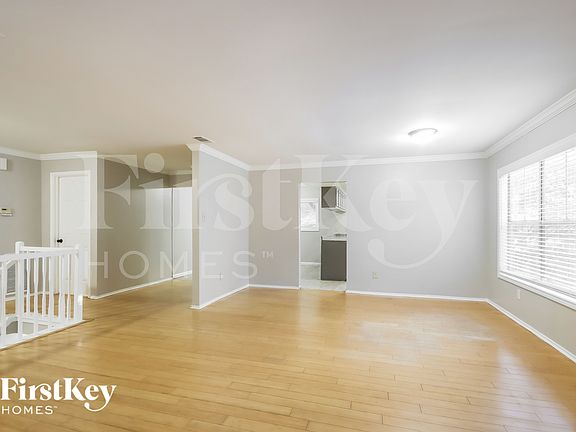 3rd image of 3214 Sycamore Springs Dr