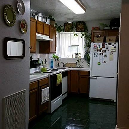 3rd image of 5026 Creekview Dr