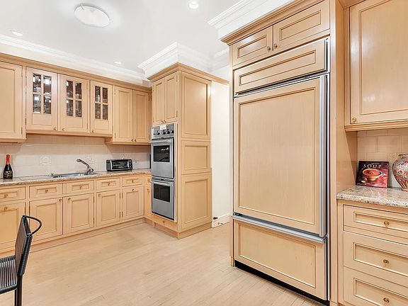 5th image of 447 E 57th St APT 5A