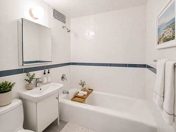 3rd image of 17 E 7th St APT 3A