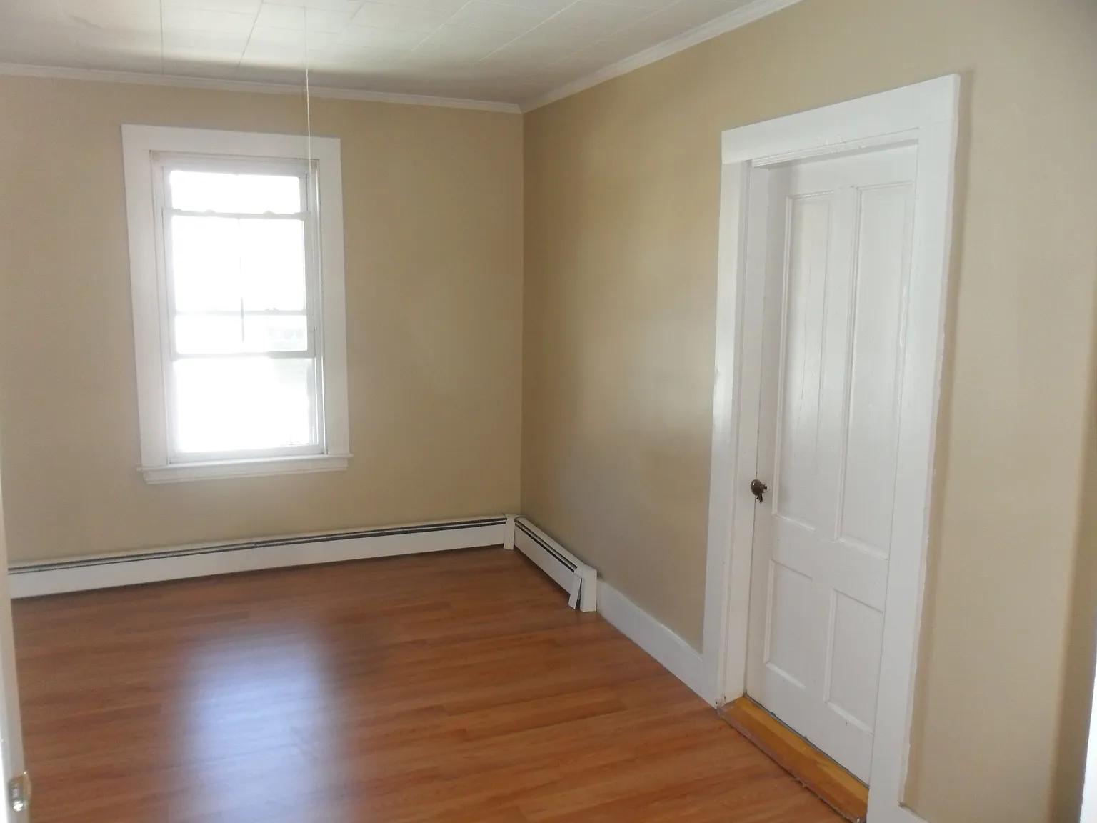 3 bed, 1000 sqft, $2,400 — Photo 4