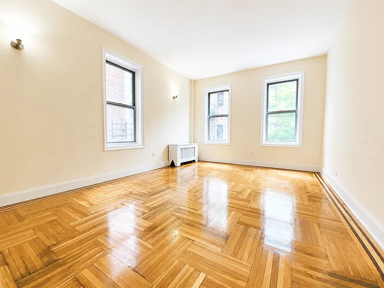 520 W 218th St #2D — Photo 1