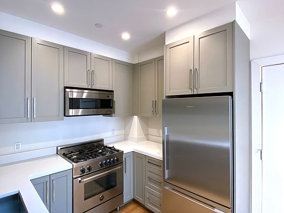 4th image of 5 Hallam St #6