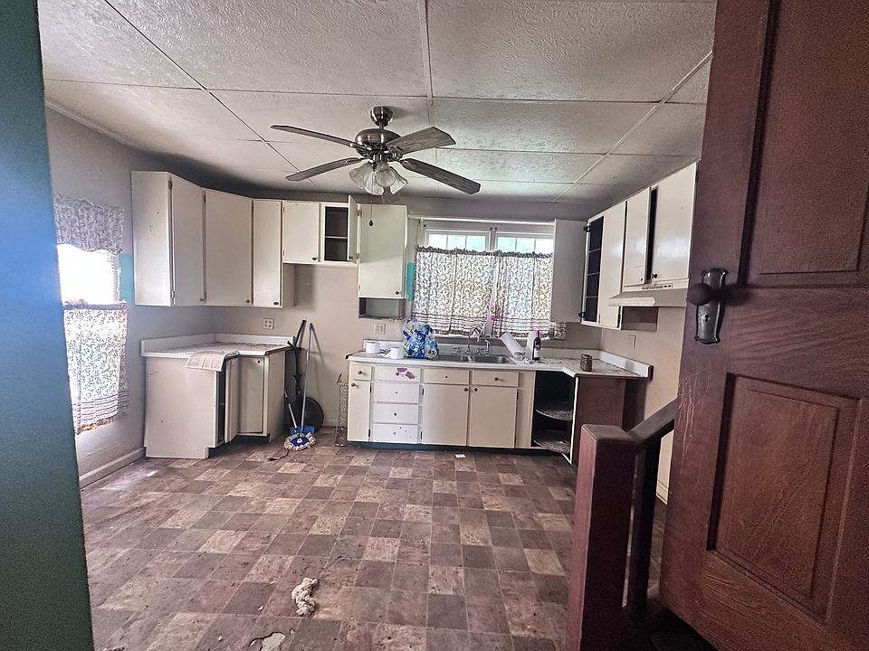 2nd image of 207 E 3rd St